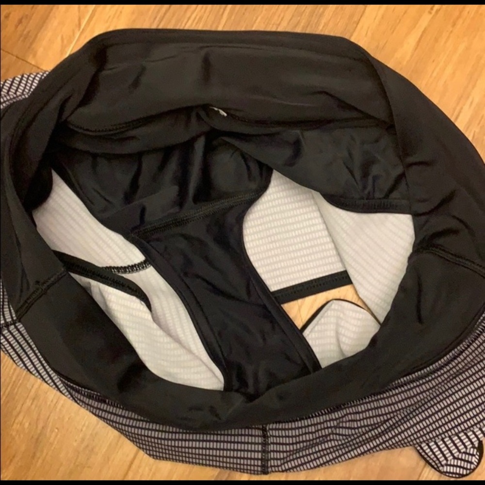 Lululemon shorts - Picture 4 of 5